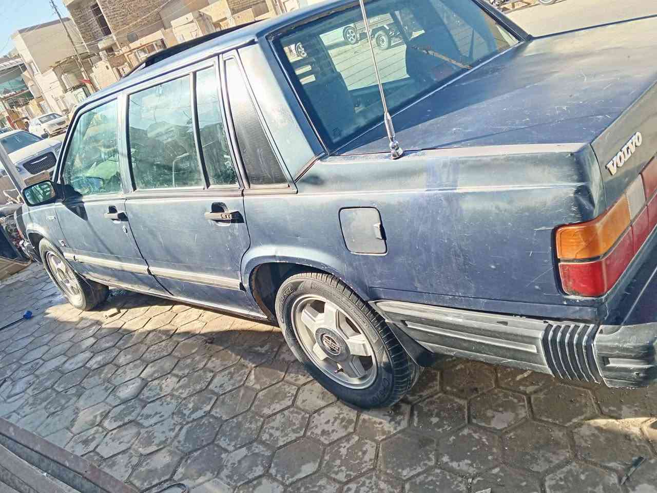 السلام عليكم فالفو 740 موديل 1989 للبيع كامله من كلشي محرك وكير ونجي جدد سنتر لوك فتحه بنرامه بيه صبغ قطعتين لغرض الجماليه سنويه صاقطه تخم تايرات  جدد  تخم ويل عادي تبريد ميشتغل السعر ،35 وبيه مجال العنوان نجف حي الوفاء قرب مجسرات الزهراء للاسفسار ‏‪***********‬‏
