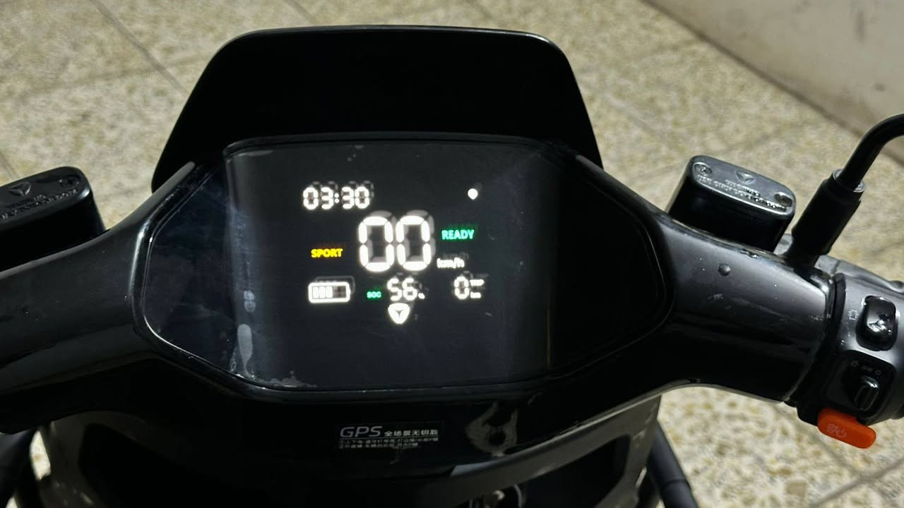 دراجة شحن من شركة ياديا العالمية
الدراجة ماشية 2000 كيلو فقط 
المواصفات 

1-قدرة الملف 1200واط

2-القدرة القصوى للملف 2400 واط

3-حجم البطارية 72فولت كرافين 

4-عدد البطاريات 6

5-بريك دسك امامي وخلفي 

6-السرعة 58كم /ساعة 

7-المسافة المقطوعة للشحنه الواحده 72كم 

8-مثبت سرعة 

9-نظام رجوع بك 

ملاحظة .... ضمان سنتين على الملف والبطاريات 

وضمان سنة على العقل 

للاستفسار الاتصال علي الرقم 

***********

السعر مليون ومية وبيها مجال
