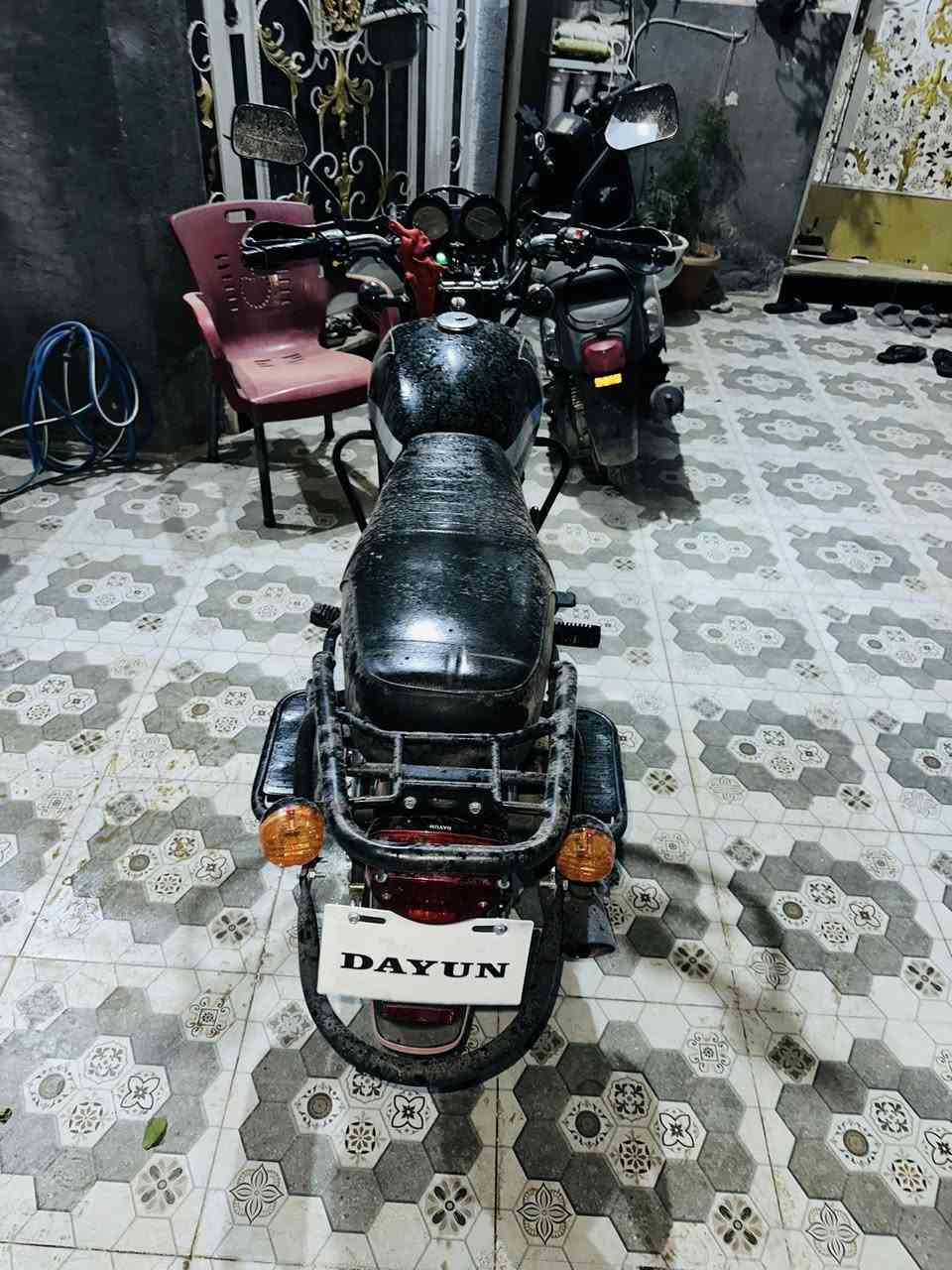 يا الله سلام عليكم دايوان موديل ٢٤ وراق سحب سحب مكينه ٢٠٠ سويج ٢ دراجه جديده ماشيه ٨٠٠٠ مكفوله من كلشي نضافه واحد عله واحد سعر مليون و ٢٥٠  مكان ديالى شهربان مو شراي لا يجي خاص فدوه لحد نطي سعر بكيفه ‭٠٧٧٢ ١٨٣ ٤٨٧٤‬
