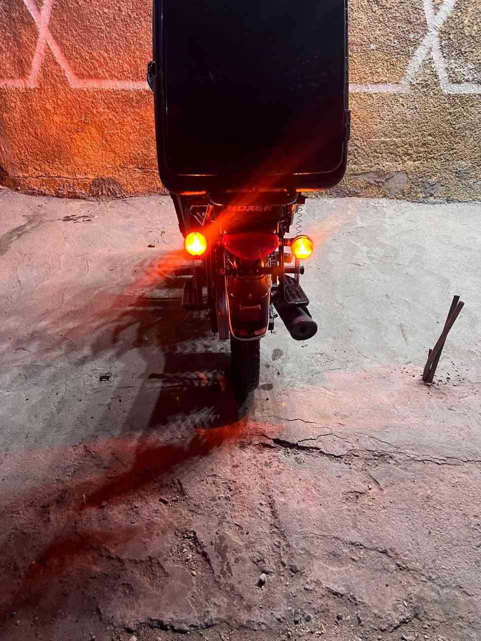 سلام عليكم بوكسر مديل 23 محسوبه ع24.اوراق كامله شرط ترقيم دراجه خير من الله مكينه مجفته جديد شرط غراص كله اصلي باقي كله كفاله عامه
سعر. 1700وبيه مجال 
رقم ***********
