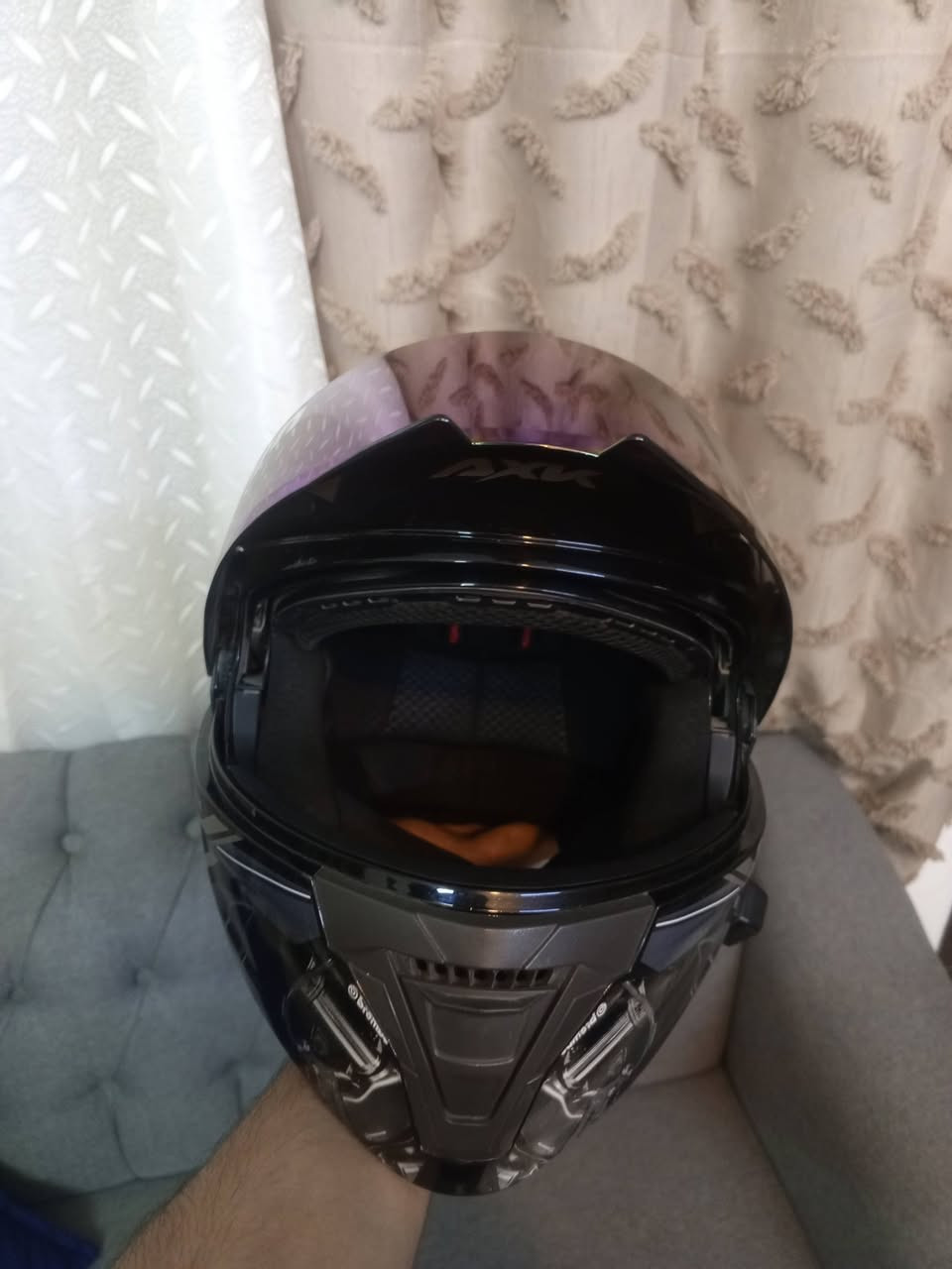 السلام عليكم من رخصه الأدمن
خوذه نوعAXKنوعيه جدا ممتازه للبيع
جامه سبع الوان استعمال قليل
مع سماعهp102x
السعر70
للتواصل واتساب***********
