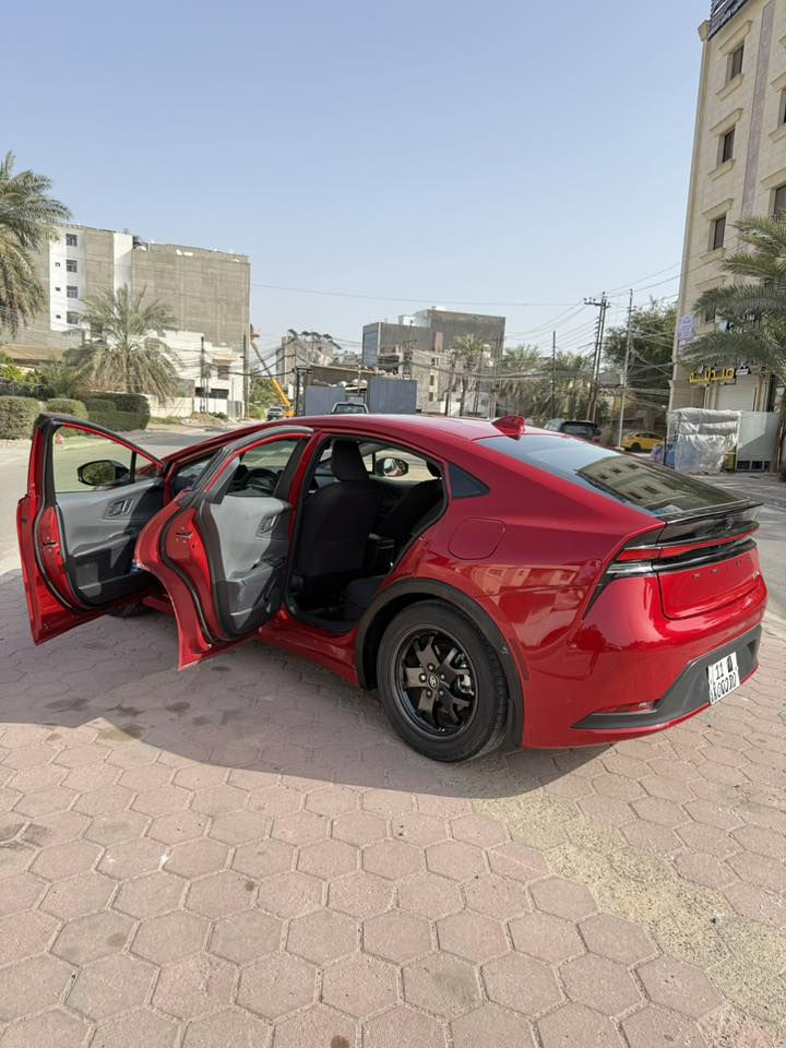 السلام عليكم
تويوتا بريوس هايبرد الشكل الجديد 

موديل 2024 
ماشية 22,000 ميل 
محرك 2000 هايبرد 
لون احمر مميز 🔴
ياباني اصل ❗️❗️
رقم بغداد الجديد بأسمي 
مكانها بغداد 
السعر : 16,300 $ وبيها مجال ان شاء الله
للاستفسار :  ***********  وبي واتس اب هم
