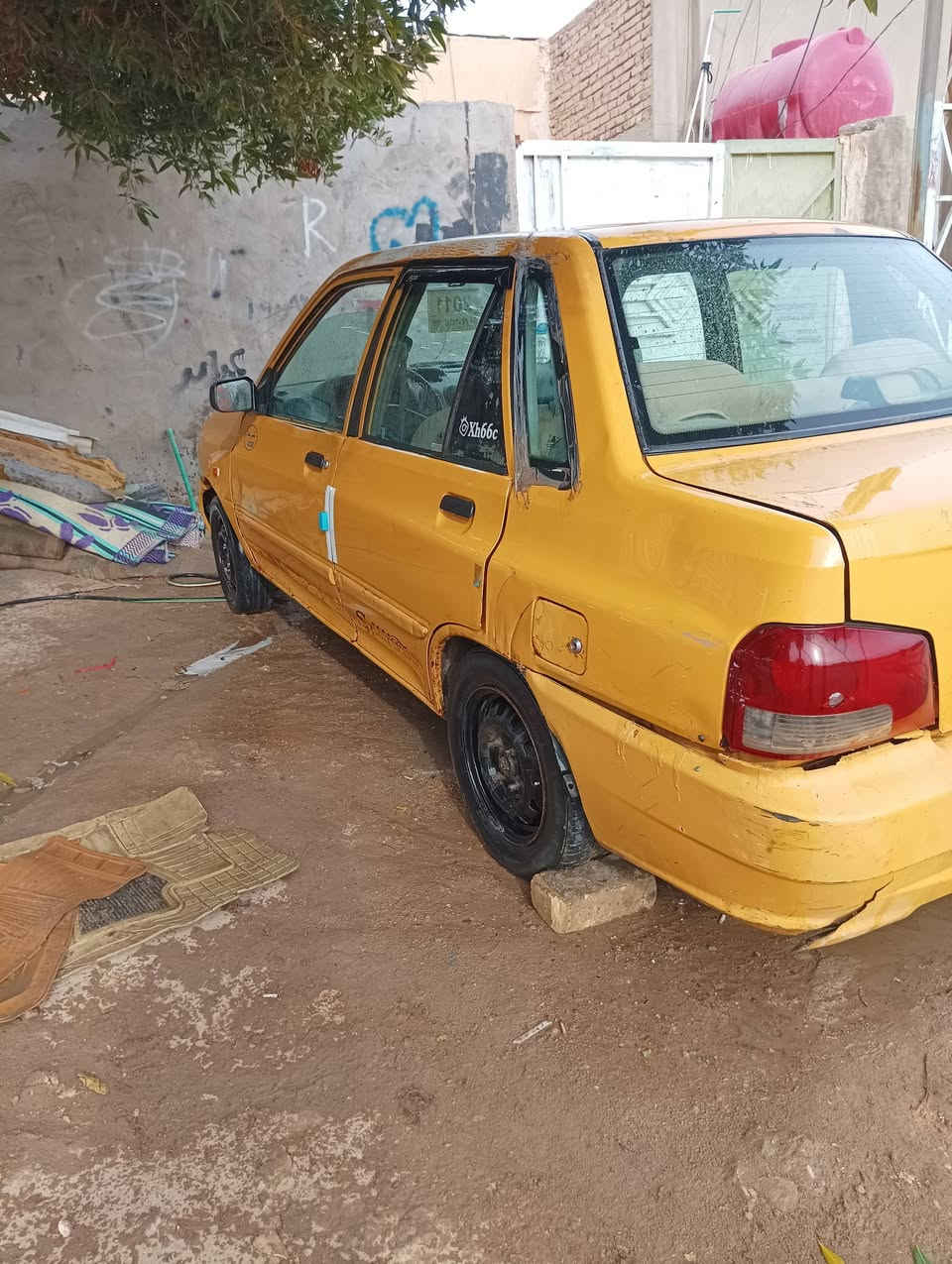 السلام عليكم شباب سياره سايبه للبيع موديل 2012 رقم بغداد احمر سنويه عضم عاج  ساقطه بل2022 راعيه مااندله تتكفل سرقه وعشائر فقط سياره ما تشتغل كاطعه نار كهربائيات ماكينه كير حداديه نظيفات تخم تاير جديد دواخل نظيفه كهربائيات كلها شغاله سياره بيع واقع حال كوم حديد السعر  900 بيها مجال للطيبين مكاني بابل الحله ما متواجد على الفيس هذا رقمي اتصال فقط ***********
