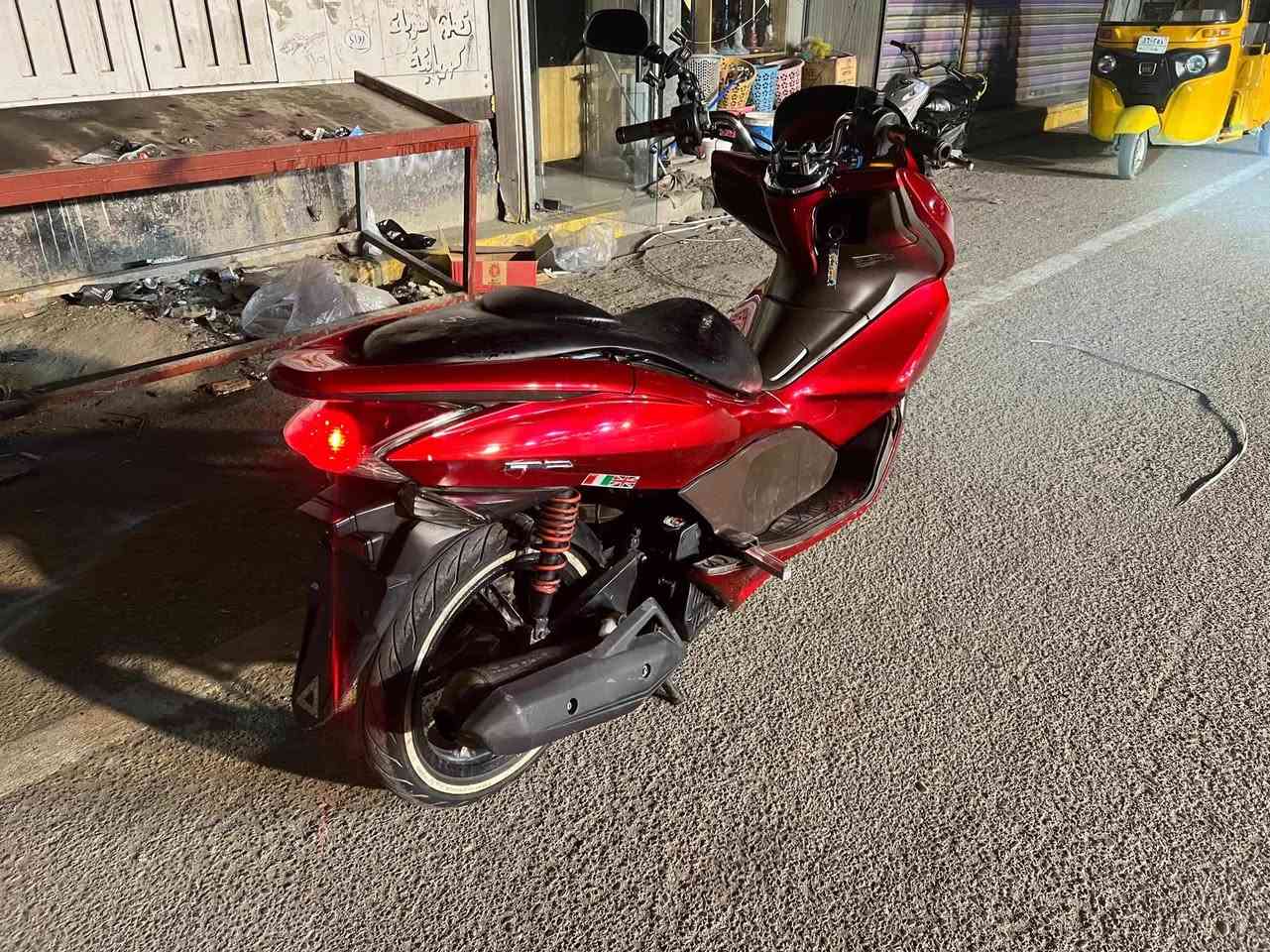 سلام عليكم. 
دراجة بيسي اكس للبيع. 
مديل 16 حجم المكينة 125 cc. 
مكينة مكفولةالدراجة حلوة. 
 شلعتها حلوة. 
كهربائيات كلهة شغالة. 
لايت زنون بيها. 
بيها ملاحضات بسيطة بالكفرات. 
سعرها 1250 وبيها مجال للشراي. 
عنواني بغداد الكمالية. 
ه‍ ‍*********** اتصال فقط. 
ه‍ *********** واتساب فقط. بغداد, العراق
