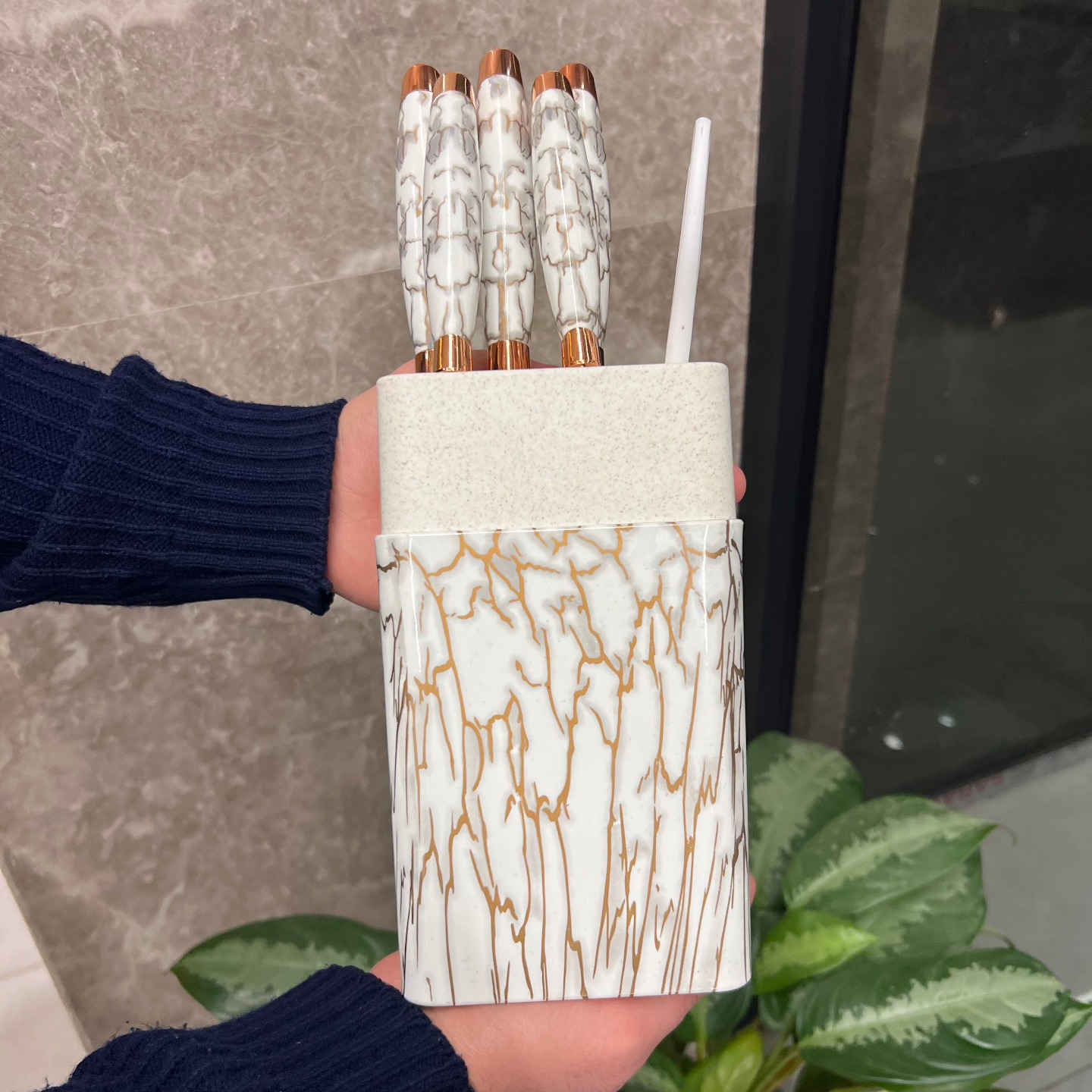 ✨ خليك محترف بالمطبخ مع طقم سكاكين EREASTHQS!

7 قطع عملية بطبقة مانعة للالتصاق لتقطيع أسهل وتنظيف أسرع 🧼
مقابض مريحة للتحكم بثبات وراحة 🙌
حامل أكريليك أنيق يحافظ على ترتيب مطبخك دائمًا ✨
جزء لحد السكين للحفاظ على قطع سلس 💯

اختيار مثالي للاستخدام اليومي بدون تعب 💪🍽

السعر: 15 الف
التوصيل: بغداد 3الاف باقي المحافظات 5آلاف.....🚚
التواصل: واتساب فقط ***********
#ادوات_مطبخ #ادوات_المطبخ #ادوات_منزلية #ادوات #أدوات_منزلية
