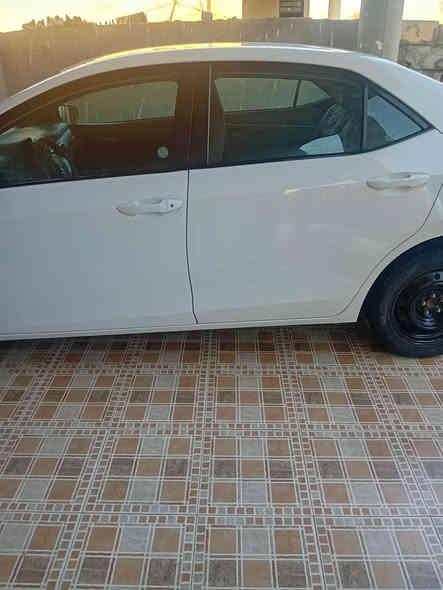 السلام عليكم كورولا للبيع 18 وارد امريكي حادثها بالبابين اليمنى طخه بسيطه تليفون *********** السعر المطلوب 125 وبيها مجال
