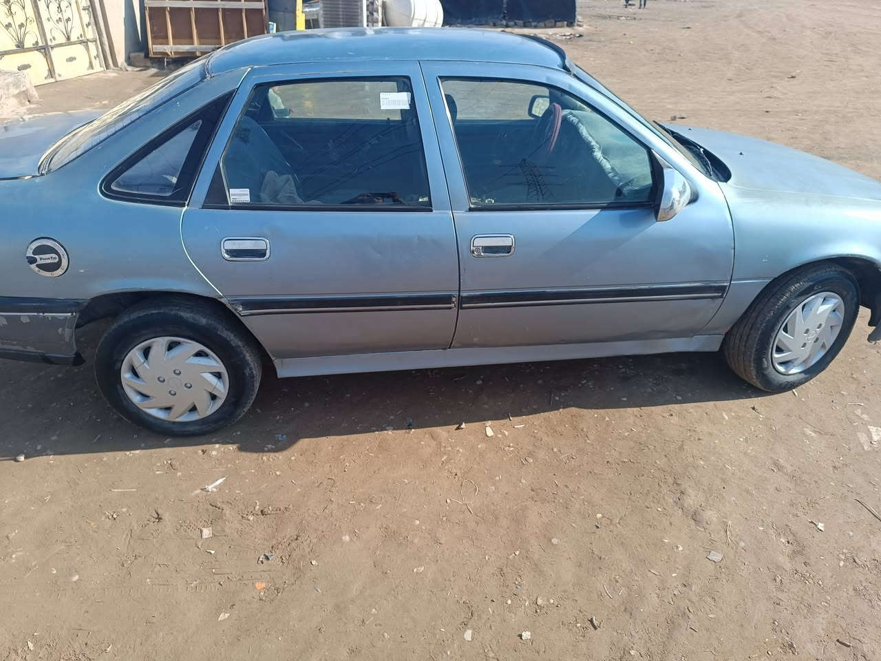 السيارة للبيع فكترا ١٦ بيع مستعجل نظيفة محركه بية بداية صرف رقم اخظر سنوية بيظا سعرها ٢٥ وبيها مجال صاحها يحول 
***********
***********
