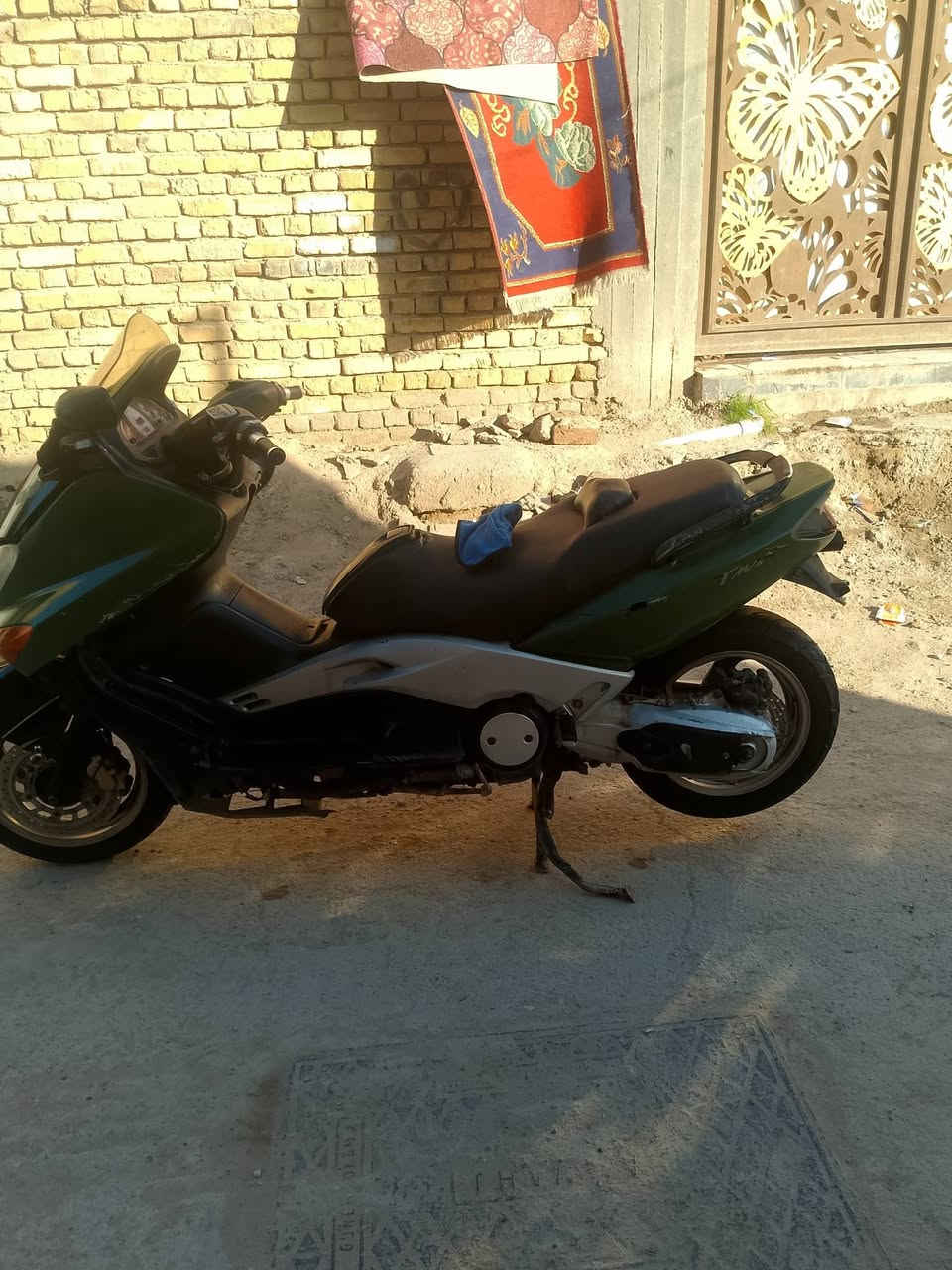 السلام عليكم دراجة للبيع تي ماكس مديل 2007سعرمليونين بيها مجال قليل للشراي رقم *********** المكان با الناصرية التضحيه شارع العلوه
