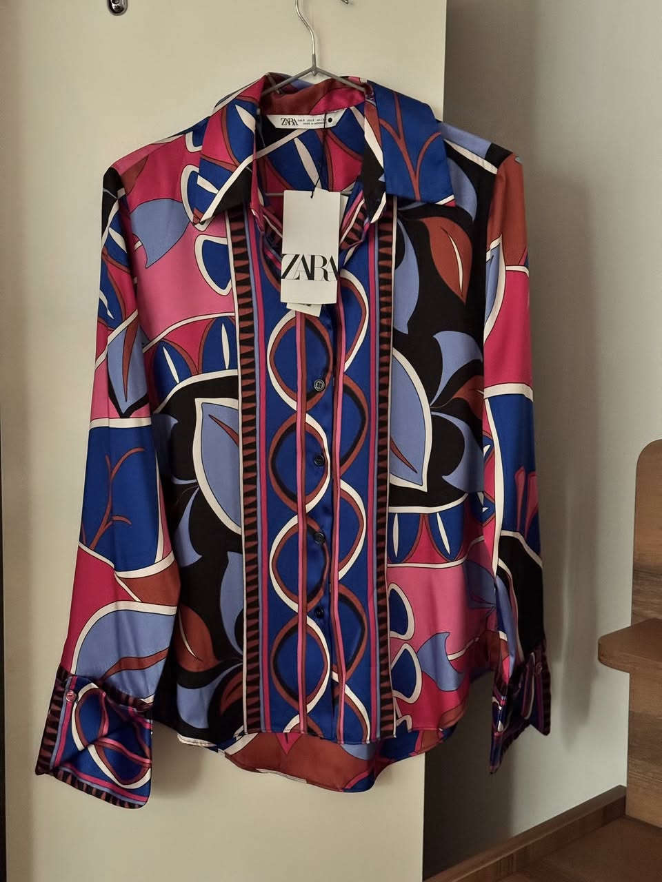 ZARA الأصلي
جديد بالليبل 
قياس S
يلبس لحد وزن 55
ساتان 
السعر 15 فقط


**إذا كنت صاحب هذا الإعلان وتريد حذفه لأي سبب، رجاءا أرسل رسالة إلى الدعم الفني**