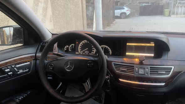 السلام عليكم مارسدس s550 
موديل ٢٠٠٨ 
ماشية ١٠٨ الف كم 
وارد يابان فول مواصفات للاخير 
مكينة كير شاصي لغود صدر امامي خلفي كفالة عامة 
فقط تكحيل كارت بلجاملغ بدون بارد 
السيارة باسمي تحويل مباشر هزة وفحص وسنوية جديدة 
السعر ٢١٥٠٠$  بيها مجال 
للاتصال ***********
***********
