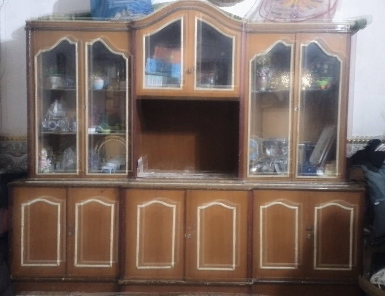 السلام عليكم معرض لبيع طابقين السعر 350وبي مجال مكاني الدوانيه قضاه غماس الرقم ***********
