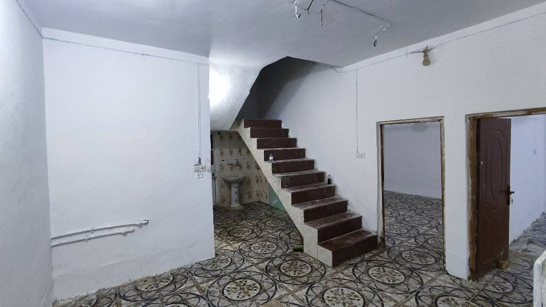 السلام عليكم
البيت للبيع 🏠

الموقع شارع بيت غضيب . الشارع الفرعي تبليط جديد

البيت مكون من استقبال وغرفه ومطبخ وصحيات خارجيه وداخليه ومنور خلفي . 
المساحة 154 متر

السعر      52      وبي مجال

***********
