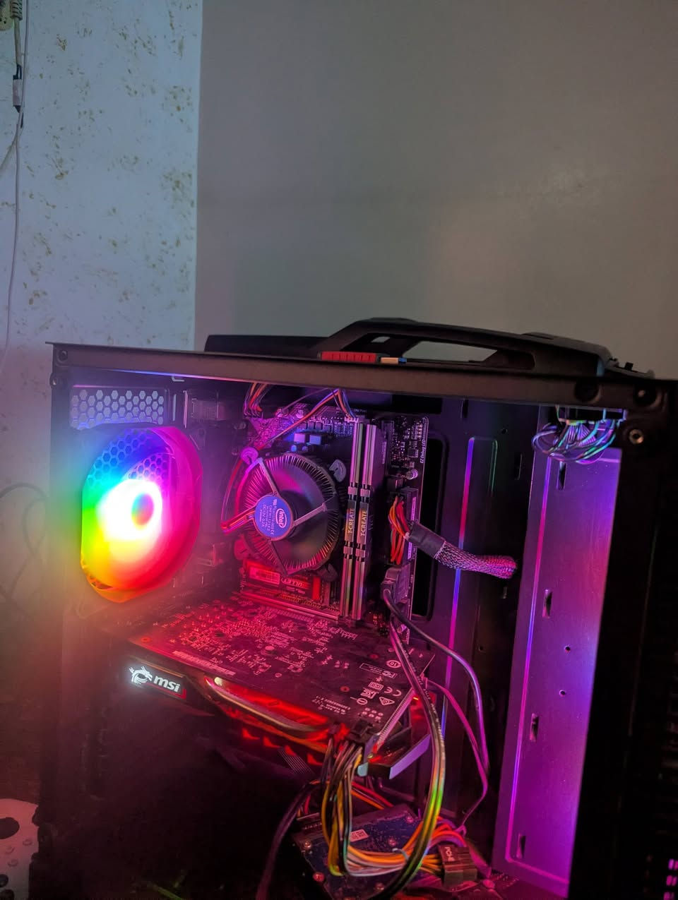 حاسبه للبيع
مواصفات  فقط كيس ويه كيبور د ويه موس ويه باد بدون شاشة سعر 375الف مع توصيل قفل هاتف ***********
Cpu:i5 9400f
M.B: MSI B365M PRO-VH PRO SERIES
GPU: gtx 1050ti 4gb msi gaming x 
RAM :16 3200HZ
p.s AIGO 600 AK ATX
M.2 :BULLET 128GB + WD BLUE 1TB
