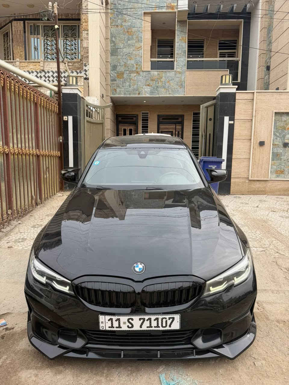بسم الله الرحمن الرحيم
سيارتي الجميله للبيع فقط bmw 2021 رقم بغداد
مواصفات / 

فول 1/1 للاخير عدا الداتا شو 

تدفئه كشنات 
خزن ميوري 
شاشه دجتل 
فول للعين 
ماشيه 25 الف 
بدون نقص برغي واحد كامله للاخير 
حادث / نص بنيد فقطط + جاملغ امامي مبدل 
بدون شواصي بدون لغد كفاله
السعر 248 وبيها مجال 
مكاني بغداد البنوك 
***********

