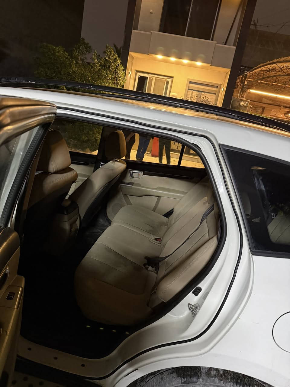 سنتافي 2012 خليجي 3600 فول 7 راكب مكانها بغداد المنصور السياره امانه الله بيها طخات نعم ولكن ماكو بارد ولا حار  تبديل بنيد اثر سقوط خشبه من اعلى السطح وليس حادث السياره مال بيت لا سفر ولا غيرها رقمها اربيل تحويل مباشر عارضيها 125 وبيها مجال للوجوه الطيبه امانه البخس عوفوا وحياكم الله حگ الجيه رقم الهاتف واتس واتصال متوفر . 
***********
