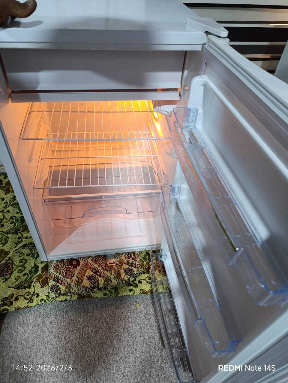متاح ثلاجة شرط الشغل والنضافه  100/100 السعر 80ومكاني حزيران ***********
