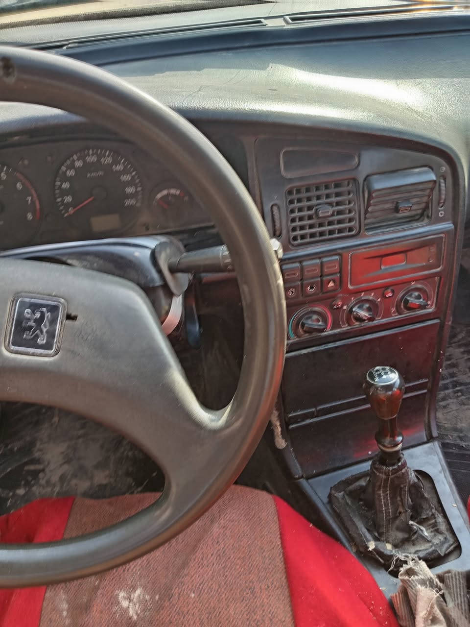 بيجو روئ موديل ٩سياره شغاله بس المحرك بي دخان قليل السيارة جاهزة مكان بغداد السنويه صاقطه بل ٢٣ بدون راعي بدون تحويل سعرها ١٠ اوراق بيها مجال قليل رقم كربلا *********** اتصال
