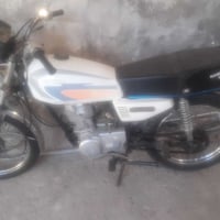 دراجه ايراني للبيع الدراجه مابيها نقص كهربائيات كلها شغال سعرها 600وبي...