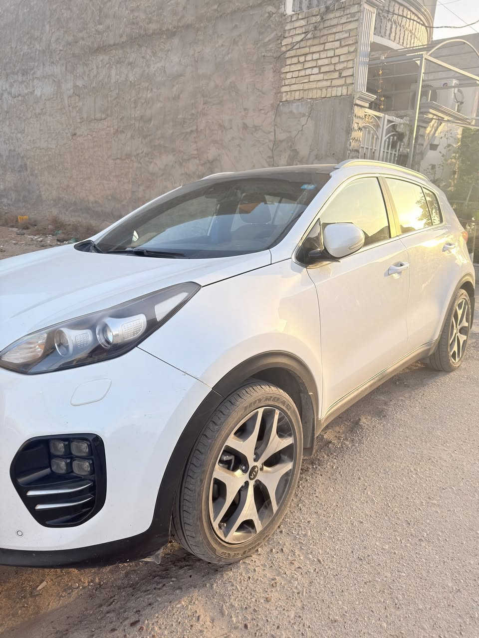 سلام عليكم للبيع سبورتج 2018جتي لاين اعلا فئه بلسبورتج رقم بغداد الجديدمكينه 2000 دوش ماشيه 135 حقيقي السياره بيه 3 قطع صبغ ومشتغليه شغل درجه اولى ومرتب والسياره احلا من الصور السعر 175 وبيه مجال للستفسار اتصل *********** متواجد فقط واتساب او الاتصال على الرقم
