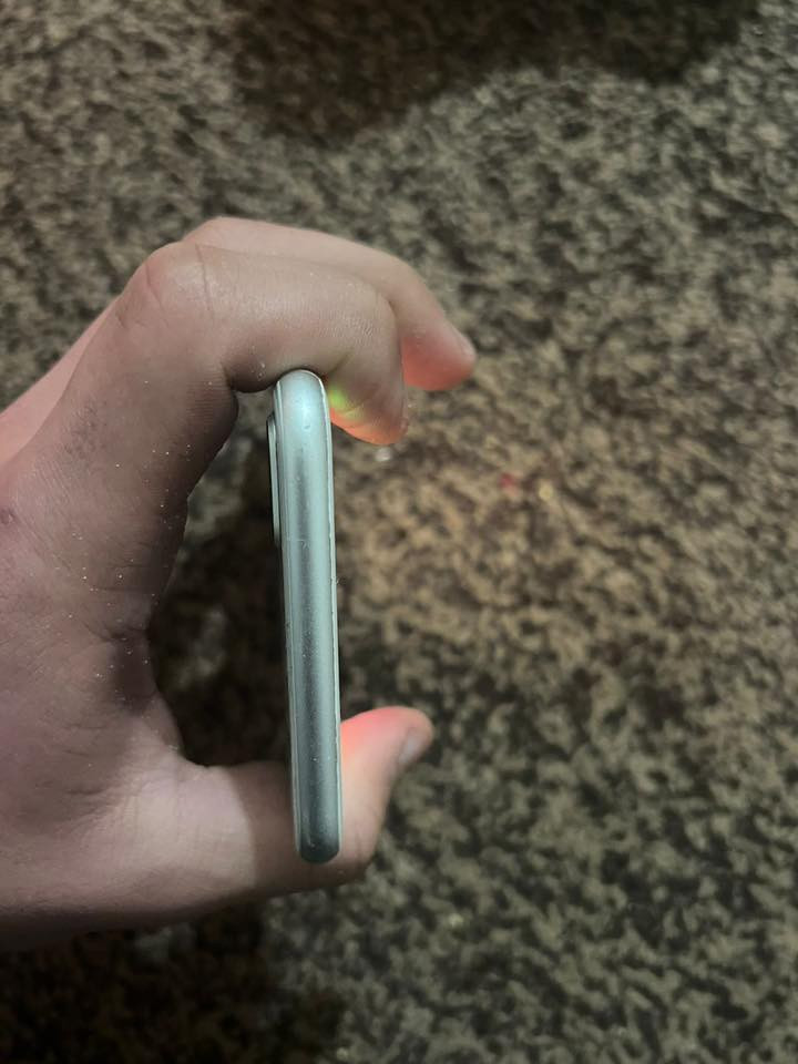 ايفون 8بلص 
الكسر الي بل ضهر حمايه 
بطارية 69
ما اعرف شنو مبدل به 
ادفع سعرك عجبن ابيعك بدون مراوسه 
للتواصل :***********
