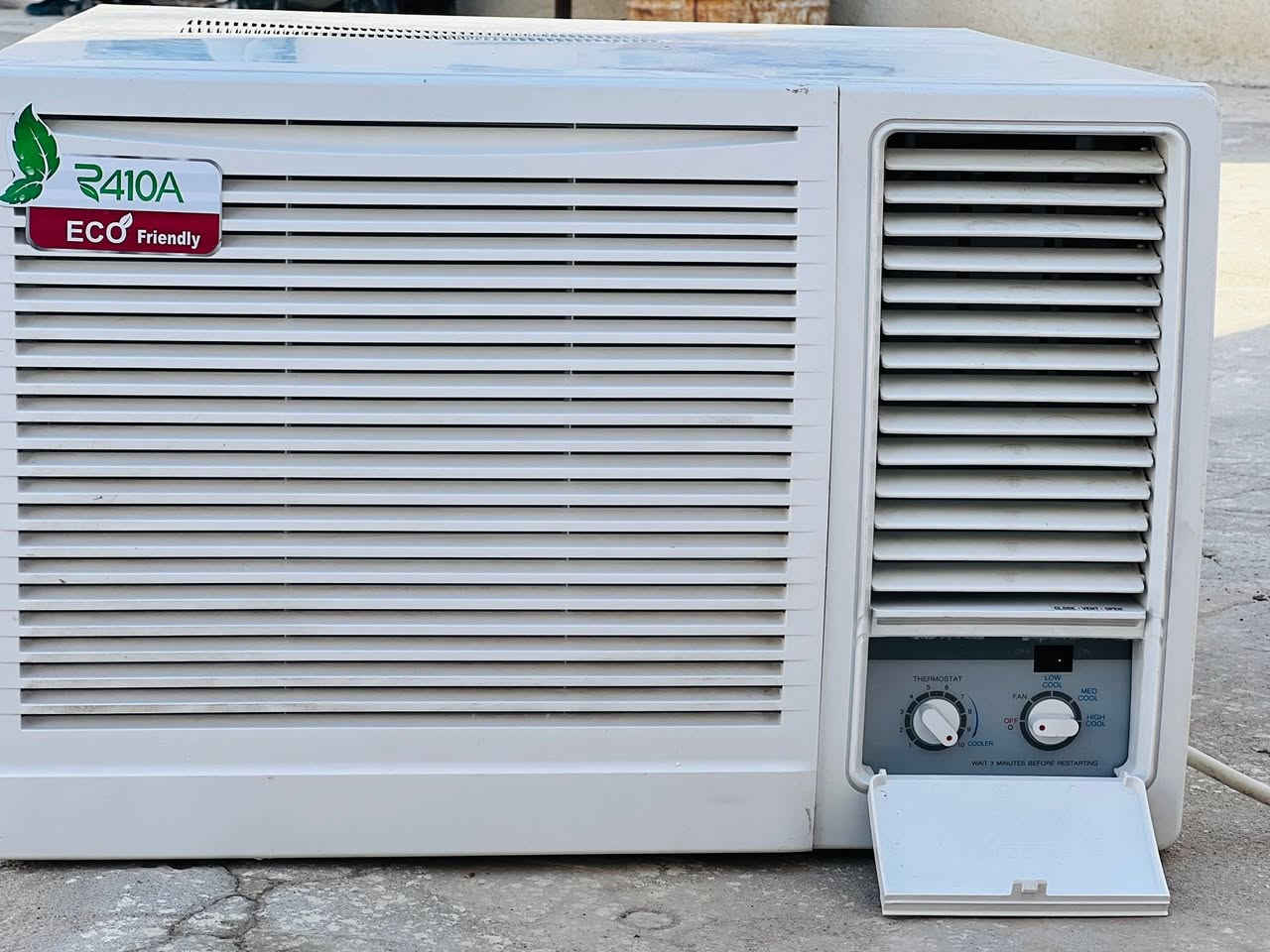 سلام عليكم مكيف تيسوت للبيع المكان البصره الزبير مكيف بارد بشكل ما تشتري وتاخذ المكيف إلى تشوف تبريده بعينك يعني تبريده بمعنه كلمه السعر 300وبي مجال ولحد يكول سعر غالي لان تبريده مو من هذن الي بس ينفخ هوا وكلك بارد تجي وتشوف بعينك واني بخدمت الشراي رقم الهاتف ***********
