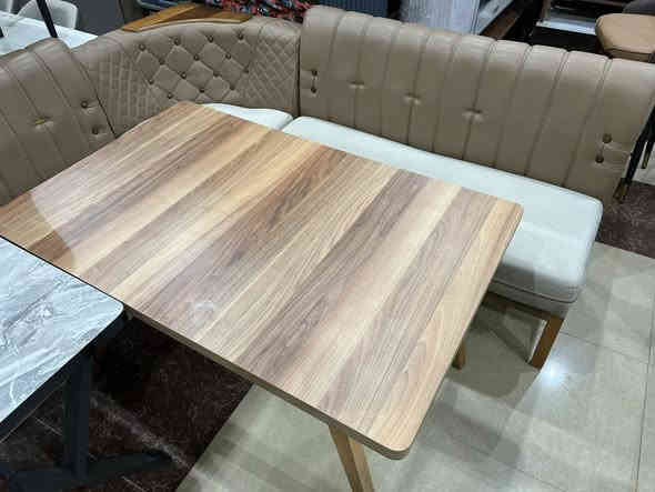 معرض صلاح آلدين للأثاث المنزلي للجمله والمفرد 
ميز طعام خشب شكل ديوان 5 مقاعد مع كراسي 2 منفرده 
مستخدم نضافه 90٪ مابي اي ضرر نفس ما بصوره 
***********
العنوان تكريت الزهور مقابل كليه تربيه البنآت مجاور تانكي المآء قرب غصن الزيتون
