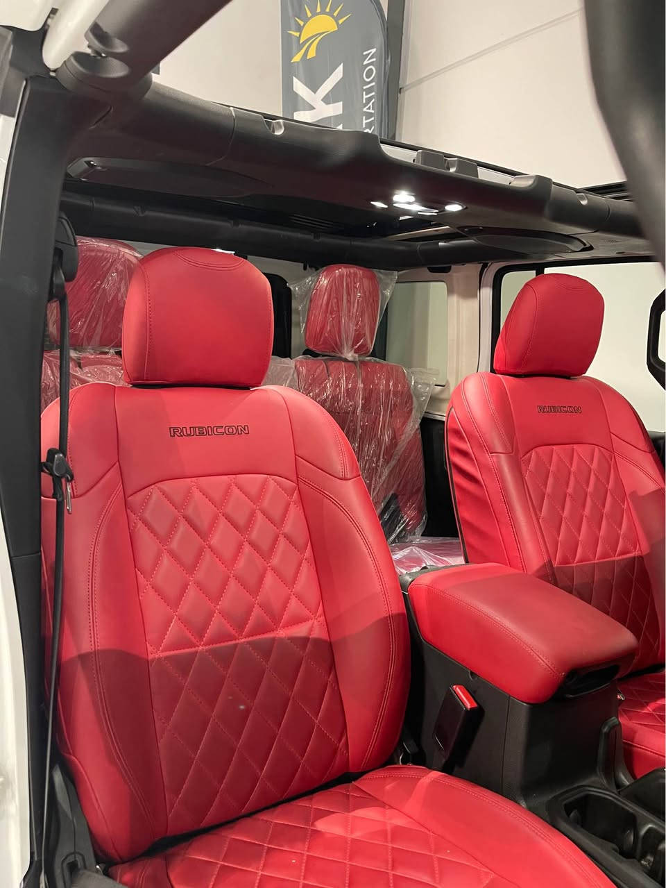 جێب ڕانگلەر ٢٠٢٣ سپۆرت 
سەیارەکە نموونەیە لە جوانی بێ بۆیاخە تەنها یەک کارتی هەیە
٢١.٠٠٠ میل ڕۆشتووە - سەقفی کەشفە - مەکینە ٤ پستۆن تۆربۆ
پێش و پشتی کەپسە - ئێرباگی بەس سوکان. تەقیوە 
ناوی کراوە بە سور و چوار تایە و ویلی لۆکی لە ژێرایە 
رەقەم سلێمانیە - گێڕ و مەکینە و تەحویل و غرامە بەشەرت 
ڕەقەم شاسیم داناوە شوێن سلێمانی -
1C4HJXDNXPW618044

0770 190 2290
0750 122 0523 السليمانية, العراق
