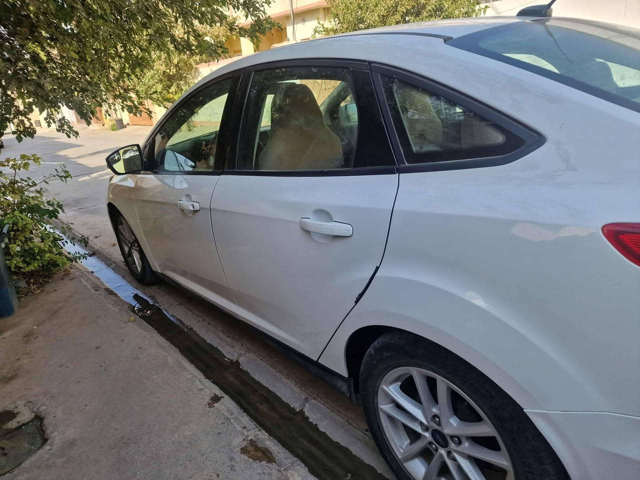 فۆرد فۆکس ford focus 
SE 2017
مەکینە ٢٠
٤ پستۆن
گیرتۆماتیک و تایە ویل
پارچەونیوێکی هەیە
رەنگی سپی

***********
***********

