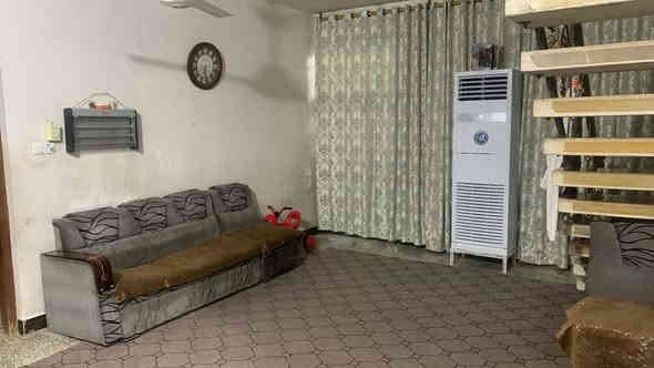 دار للبيع ركن مساحة 270متر
يحتوي على 
غرفتين نوم ٤*٥
مساحة درج صحيات داخلية مطبخ استقبال 
العنوان حي المالكي حولي البنزين خانة
***********
