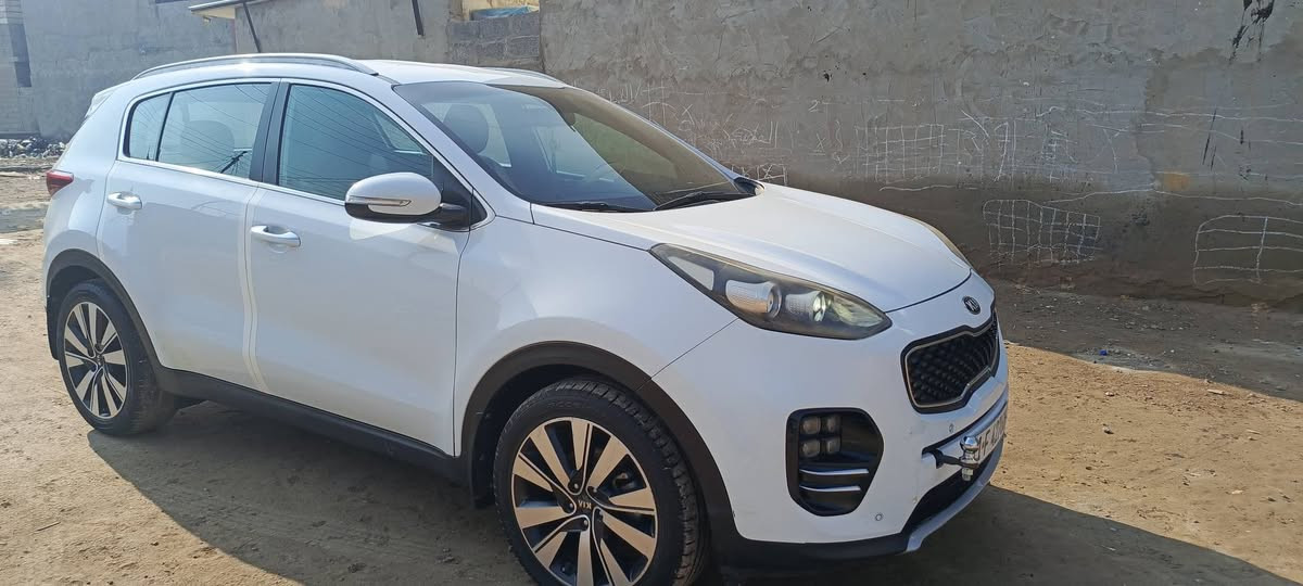 سلام عليكم اسبورتج خليجي 2016
محرك دوش 2000 رقم بغداد انكليزي 
سيارة مكفولة ما عدة الدعامية الأمامية 
مصبوغة والقمارة بيها حالوب سيارة خير 
من الله السنوية إلى 2027 مكاني بغداد 
السعر 178$ وبيها مجال بسيط 
الاستفسار ***********
