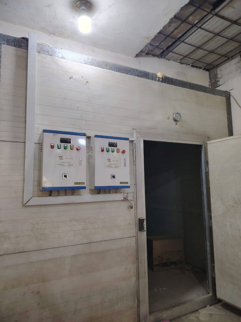 السلام وعليكم
محلات للبيع وذلك لعدم التفرغ 
تحتوي على براد تجميد 4×5 جهازين الجهاز 5طن 
وتحتوي على 4عوارض عموديه 
و5عوارض افقيه كله شغاله 
وتحتوي على رفوف 15متر نوع مشبج دنك درجه اولى 
وتحتوي على سبالت عدد 2 السبلت 2طن 
وجام خانه حراري  سلايت 3×5
اضافه الى سقيفه خارجيه 5×6
مع كبنكات 2 
والمساحه الكليه للمحل 130متر

الموقع قرب جامع اسماء الله الحسنى

للإستفسار الاتصال على الرقم 
***********
