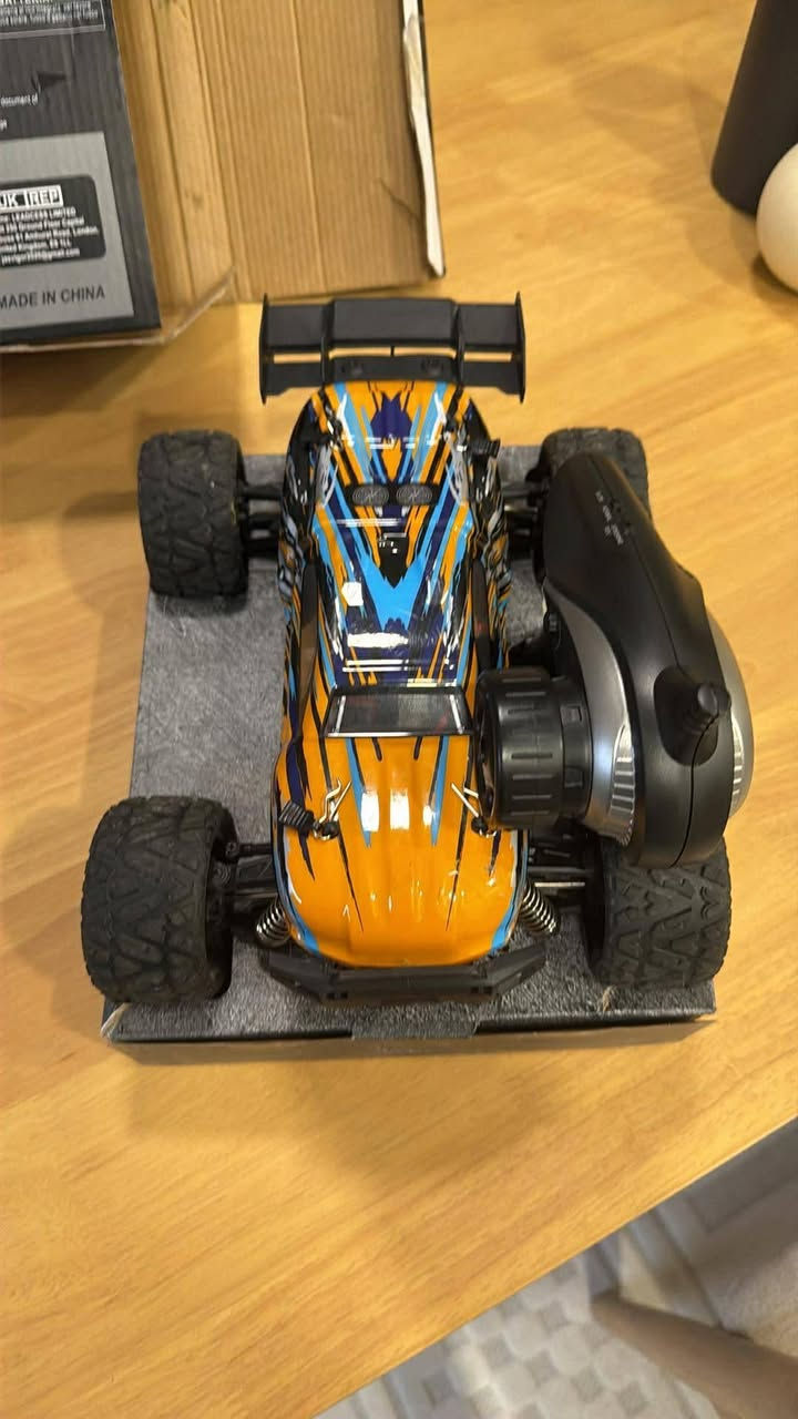 قياس 1:18 برشد سرعة 40 كيلو 
السيارة استخدام قليل جداً بيها فطر بالبدي صغير فقط
 خلي سعر وبالعافية
توصيل موجود


**إذا كنت صاحب هذا الإعلان وتريد حذفه لأي سبب، رجاءا أرسل رسالة إلى الدعم الفني**