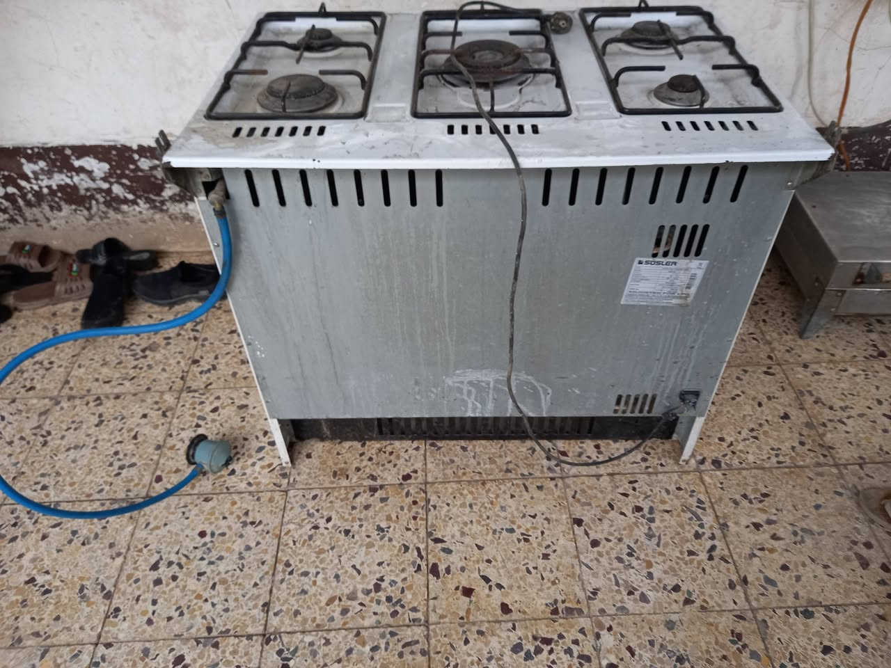 السلام عليكم اخوان يا اهل التلعفر الكرام هاي الطباخ للبيع وحيل نظيف واخو جديد وشغال كل شيء ما بيه عنواني تلعفر حي المثنى الاولى قرب عياده دكتور عباس شيخو وسعرها 100,000 وبيها مجال *********** ***********
