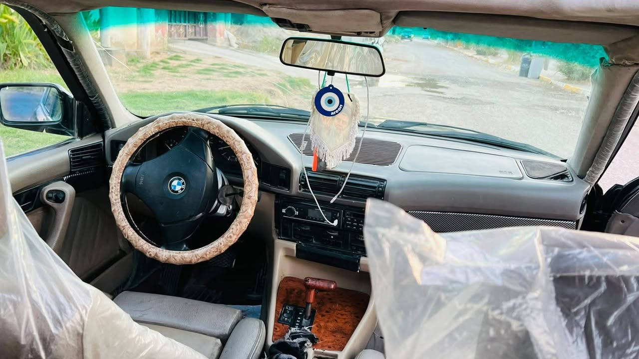 سلام عليكم بيام 535مفتوح كير مكينه جدد صدر أمامي وخلفي جدد تايرات نضيفات ويل رياضي صالنصه رياضي غرفه صقر جلد لون بيجي رقم انبار مشروع وطني تحويل مباشر صاحبها بغداد صاحبها يريد تحويل سياره بيها نقوصات ارفيو وبيها شيال مال الكاردن يرادله تبديل اكسل وكاردن جدد بدلتهن بس عوجولي شيال انزلك من سعرها مال نقوصات بدون ضربه صبغ جماليه شوفت عينك سعرها ٣٥ وبيها مجال مكاني صلاح الدين قضاء بلد ***********
