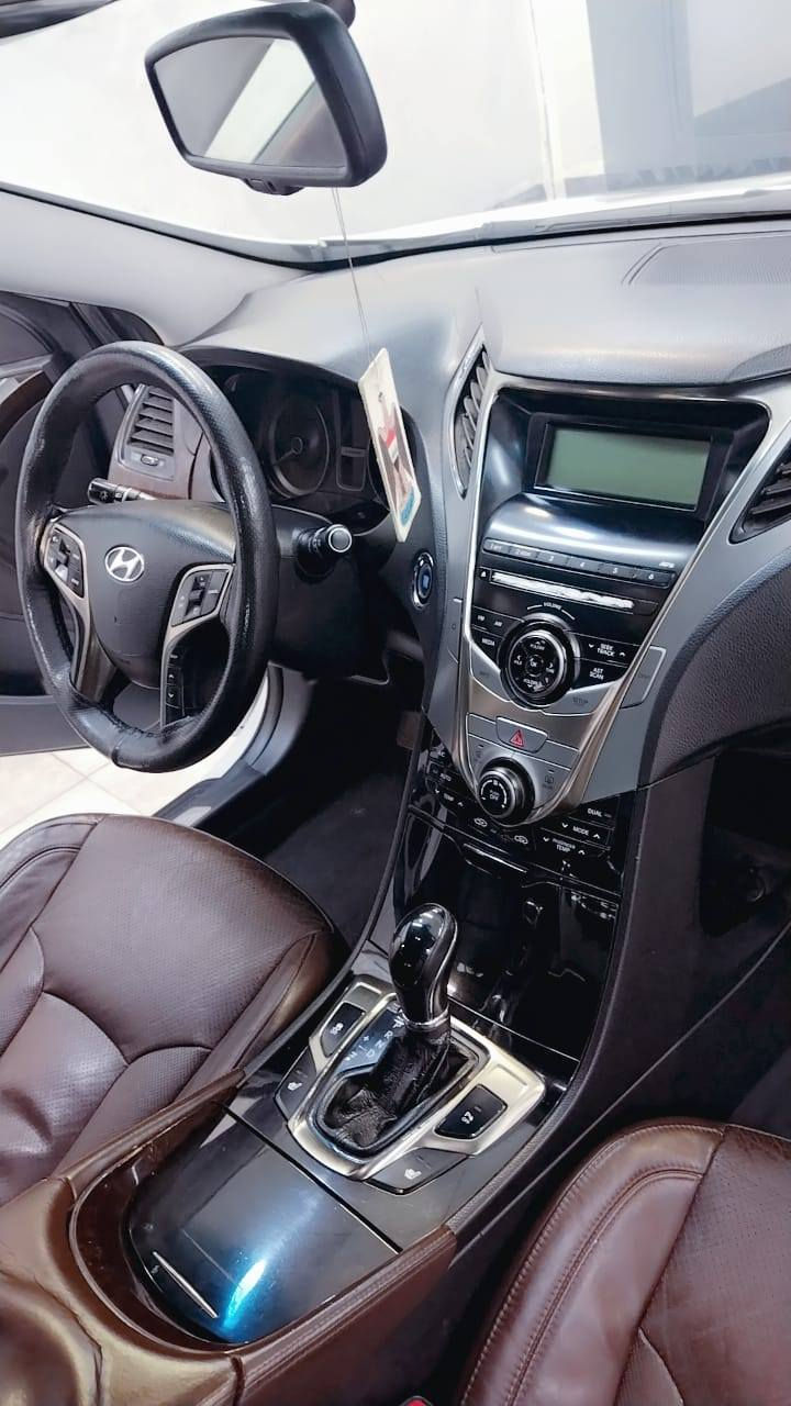 ازيره للبيع موديل 2012 خليجي بدون ضربه بدون صبغ نضيفه، فول مواصفات كشنات جلد  مكينه 3500 رقمه بغداد سعره 123   رقم ***********
