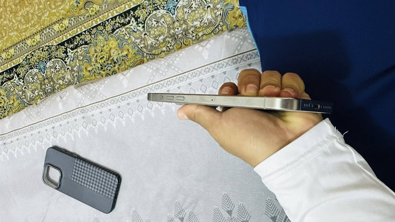 السلام عليكم
ايفون ١٥ برو ماكس 
ذاكره ٢٥٦
بطاريه 
٨٧
ماسنر 
بس الظهر مكسور 
السعر 900 الف وه بيه مجال 
***********
