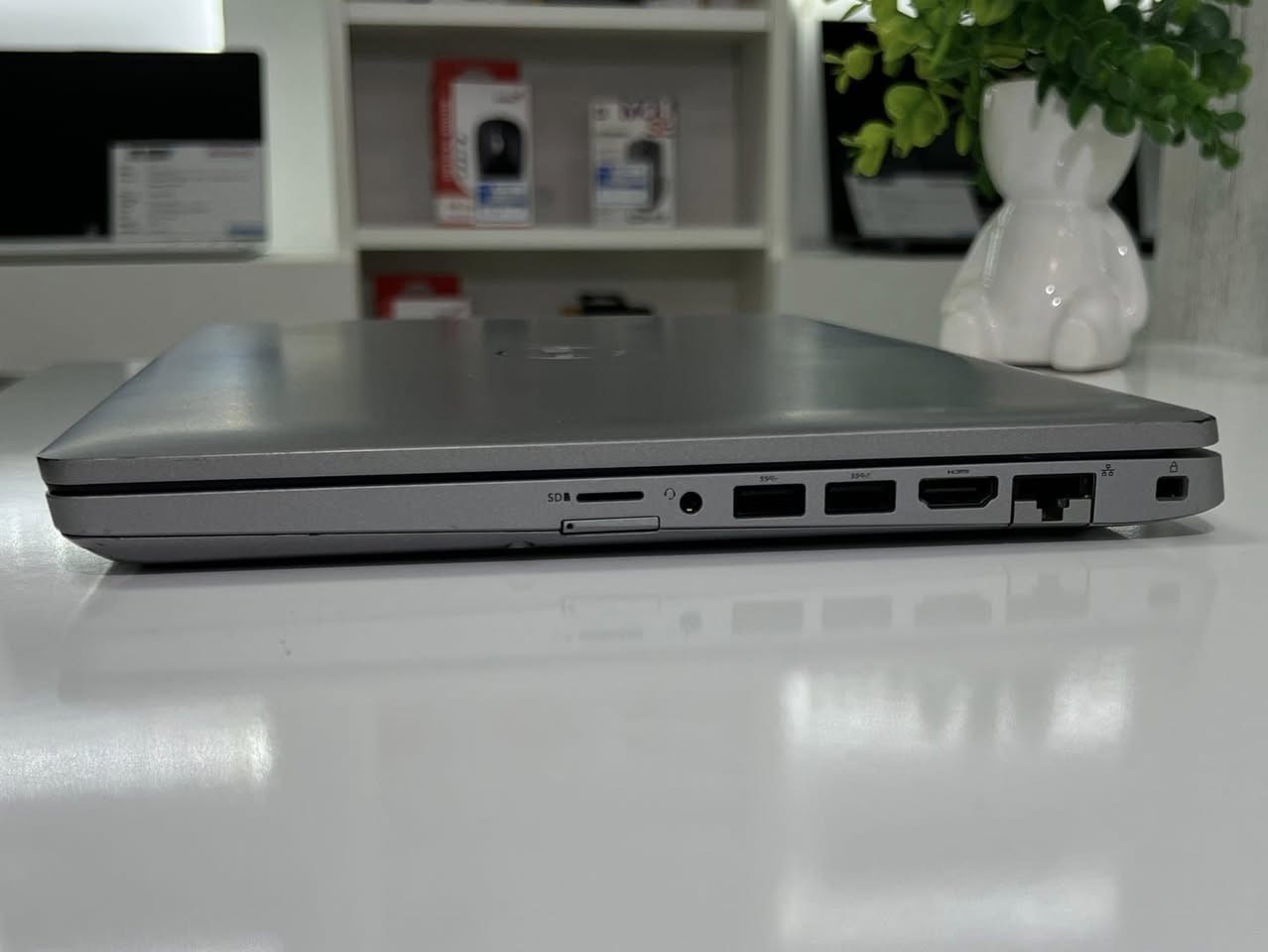 لابتوب Dell سوبر سلم الجيل العاشر لمس سوبر سلم  للبيع
المعالج core i5 الجيل العاشر ف
رام 8 كيكا DDR4
هارد 256 كيكا SSD
كرت الشاشه Intel Uhd حجم 4 كيكا
الشاشه حجم 14 انج ضد التوهج  دقة FHD لمس ١٠ اصابع
باتري ليثيوم 6 خلايا  شحن سريع 65 واط والباطرية ممتازة 
كامره دقة hd 
 منفذ تايب سي و رام  وhdmi وسيم كرت وباقي المنافذ   الحاسبه كلش نضيفه وحلوه
السعر 350 النجف, العراق


**إذا كنت صاحب هذا الإعلان وتريد حذفه لأي سبب، رجاءا أرسل رسالة إلى الدعم الفني**