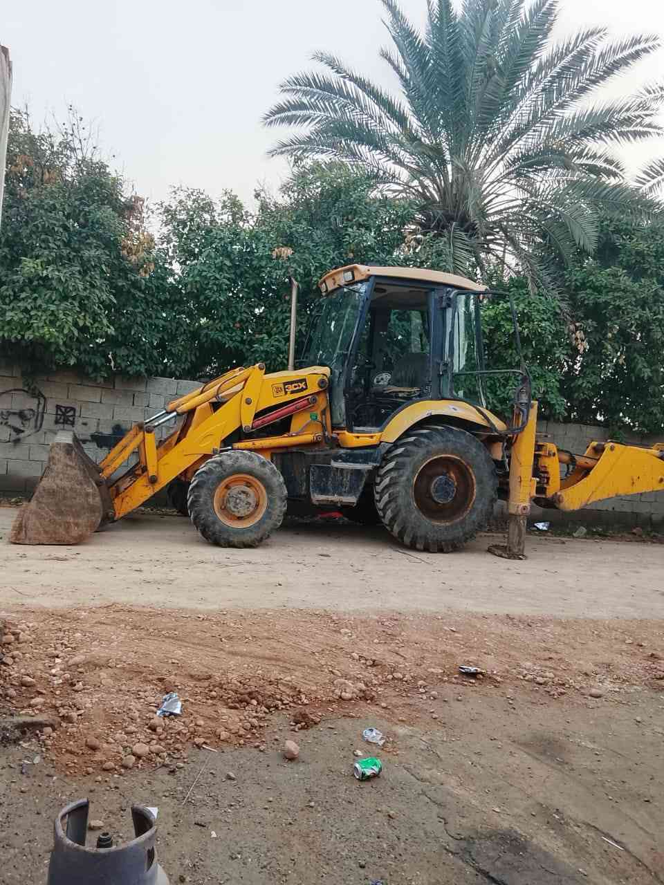 حفارة موديل 2002 فول عادي مكفوله من كير ومحرك ومضخه رقم بصرة شرط التحويل السعر 165 وبيهة مجال بصيط ***********
