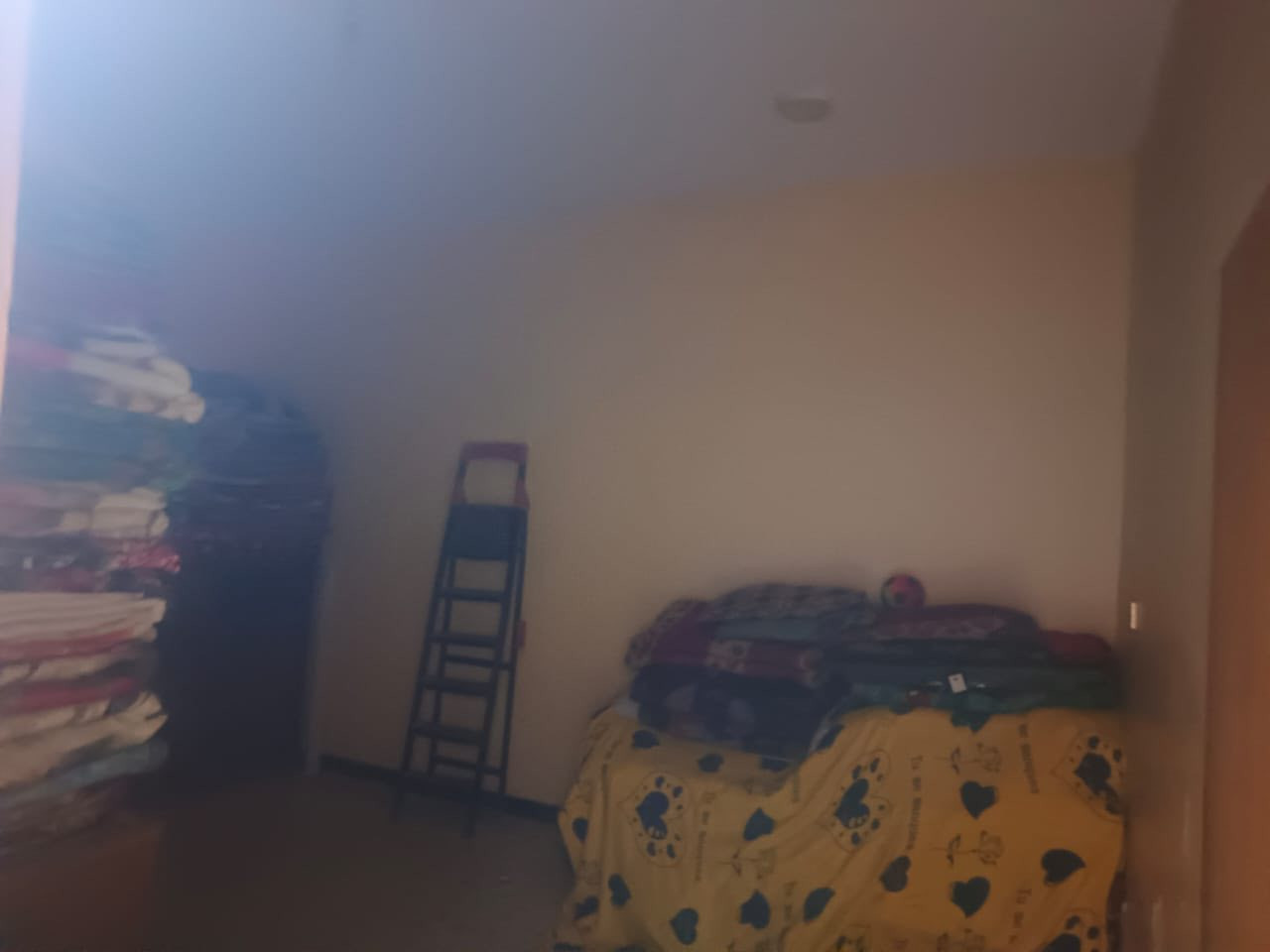 بيت ايجار مساحتة 110 متر شارع 60 شارع ابو احمد الحداد غرفة نوم وصالة ومطبخ وصحيات خدمات كاملة ماء وكهرباء ومجاري الايجار 175 بشهر 
***********
