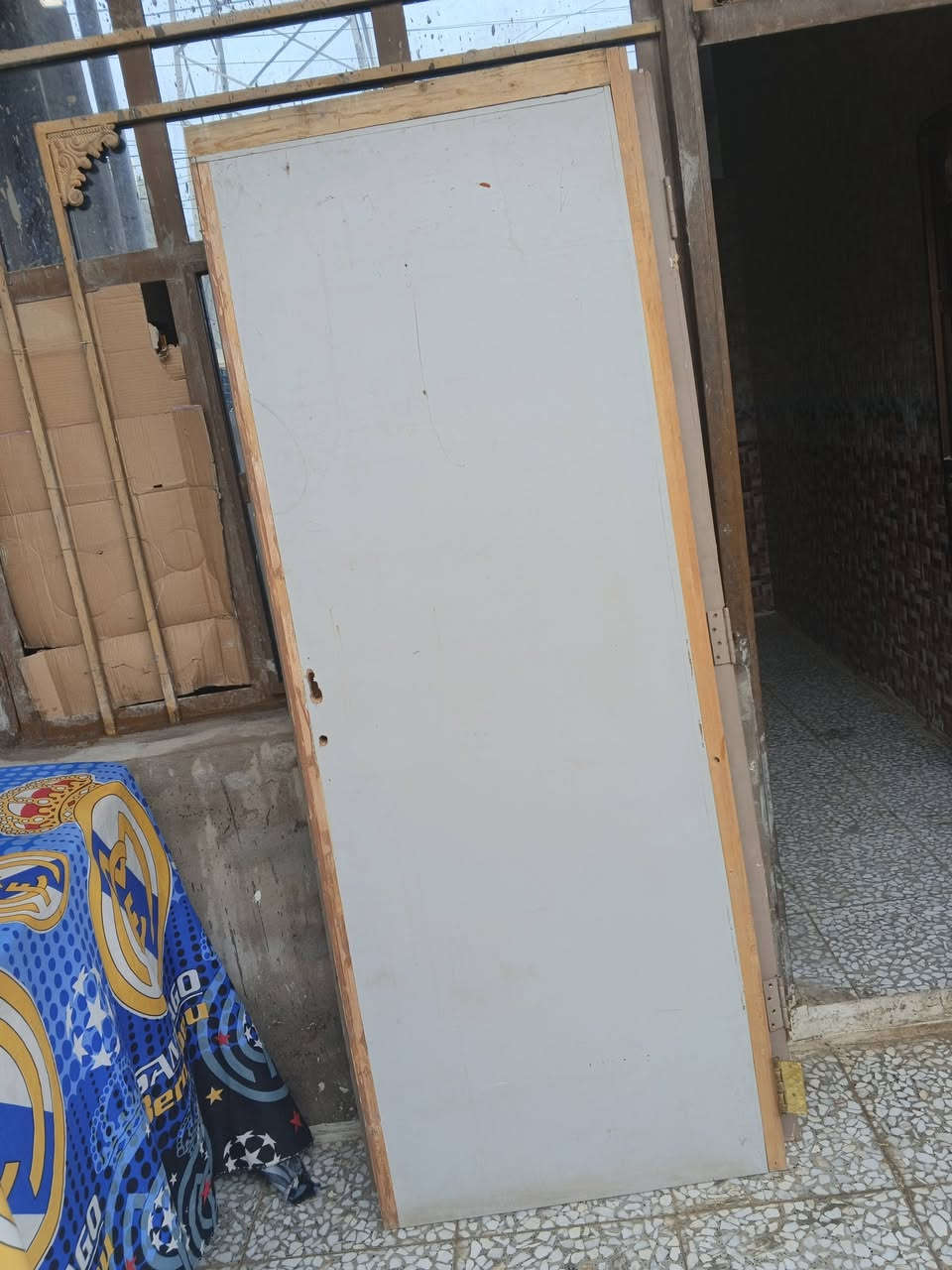 سلام عليكم اخوان 5 بيبان نضيفات جبتهن من كرفانات امريكيه وزن ثقيل مكاني بغداد  ***********
