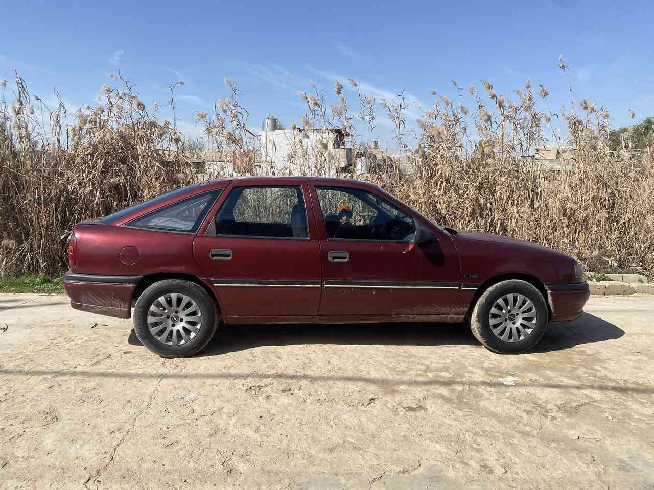 فكترا حجم ستعش كير محرك شرط مال كصه السياره بيها صبغ احزام بدون دواخل بيها كاربون بانزين شرط وكاله  وتحويل  السعر ٣٨
وبي مجال شي بسيط رقم الموبايل ***********
