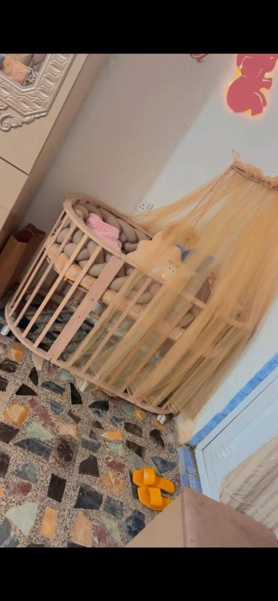 السلام عليكم سرير أطفال للبيع اشتريتة ب٢٥٠ رايده١٥٠  وبية ٣ مستويات تكدر تنزلة الكاع وتكدر تخلي وسط وتكدر صعدة يكفي لحد عمر ٥ سنوات هوه المصدات والدوشك مالتة غراضة كاملة ونضيف مكاني بغداد


**إذا كنت صاحب هذا الإعلان وتريد حذفه لأي سبب، رجاءا أرسل رسالة إلى الدعم الفني**