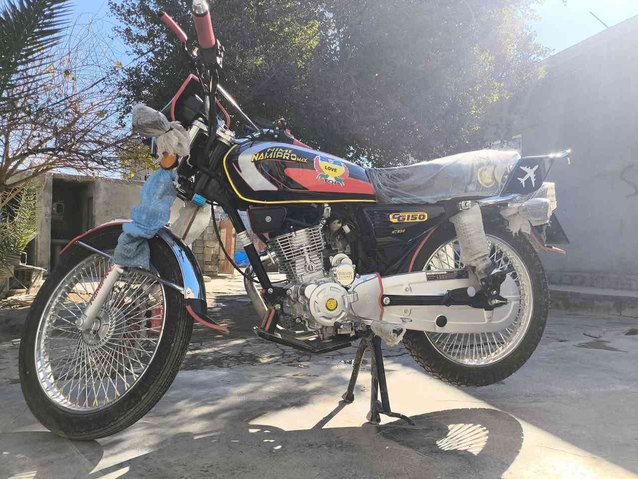 السلام عليكم .دراجه للبيع
موديل 2025 
5گير
صار شهر ونص من شاده بعده صفر 
سويج عدد 2 كهربائيات كامله 
اوراق موجوده 
كامل مكمل 
السعر 900
خاص موجود رقم ***********💥🧡
