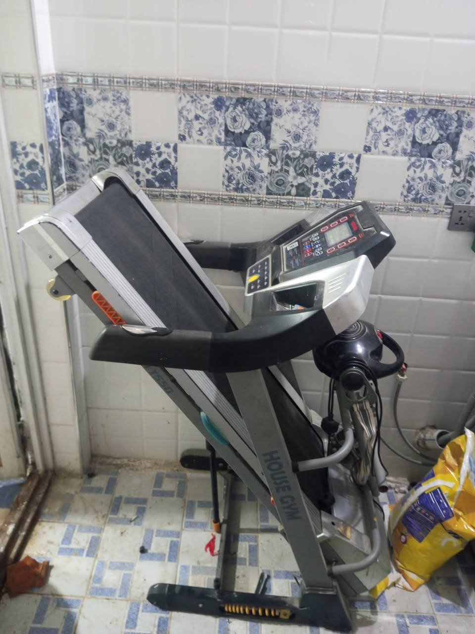 جهاز جري استعمال قليل جبلي وعادي جهاز ضخم ستعمال قليل مال بيت سعره 300 مكاني طويريج 
***********
