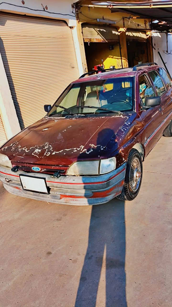 سلام عليكم فورد اسكورت للبيع
رقم الماني شرط التحويل 
رقم الهاتف:***********
