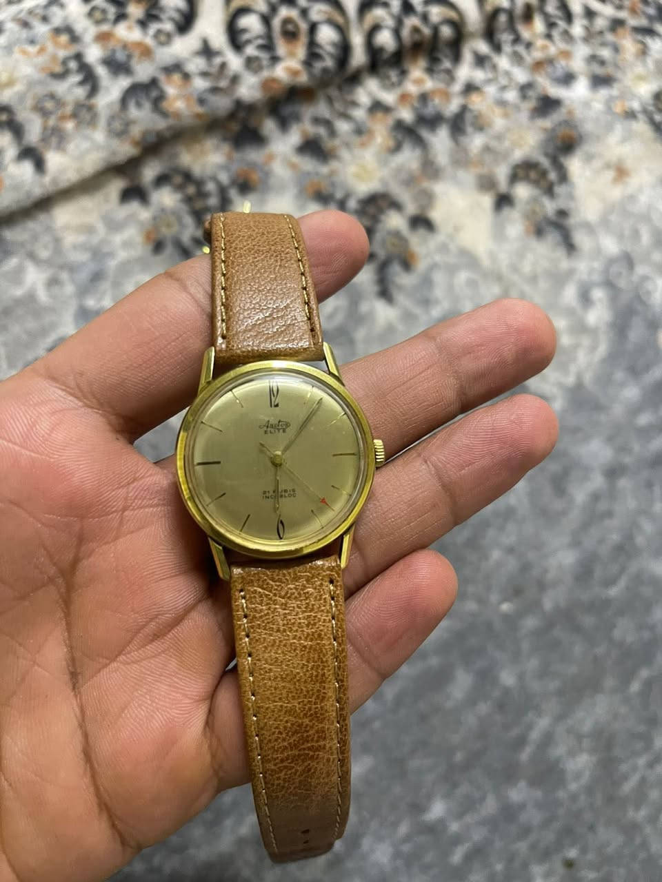 ساعه كوك واتماتيك نضيفه جدا قديمه السعر 150           ***********
