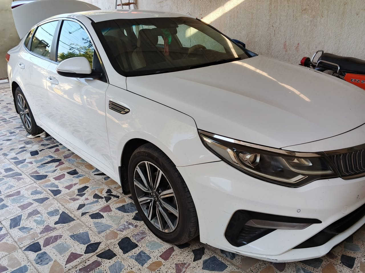 كيا اوبتيما 2020  خليجي 
رقم بغداد تبريد قطعتين ثلج 
سيارة خليجبة استلام الشركة العامة 
مكفولة السيارة تتحول بسمك مباشر شرط 
مواصفات السيارة 
تخم تاير 
ماشية ١٢٧  
السعر ١٧٠  
 *********** 
***********

