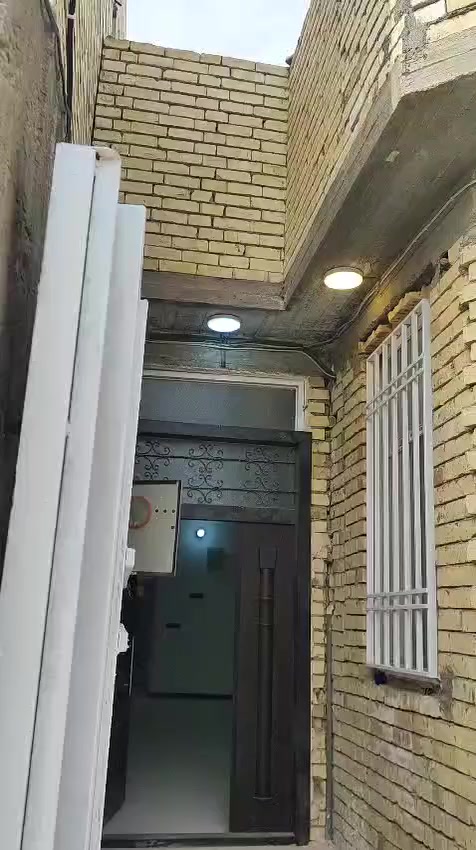 للايجار ١٠٠ م حي الفارس اخر فرع وي سياج الملعب شرط عائله صغيره لبيت جديد مامسكون من قبل يحتوى هى صاله مطبخ استقبال غرفه نوم وحده وحماميين والطالب ال٢ مخزن وصاله ايجاره ٤٠٠ اتصال للجاد رجاءا ***********
