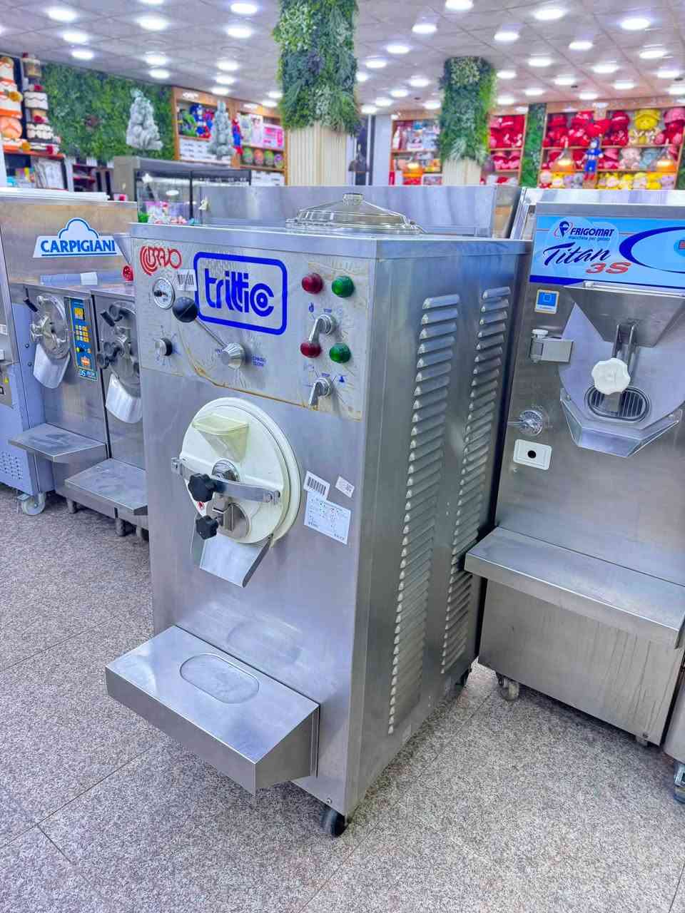 #معرض #الايطالي
انتاجيه Ds برافو أيطاليا 🇮🇹
8 لتر 
مستخدم نضيف 
انتاج سريع 
السعر مناسب 
تبريد ماء
3 فيز 
ضمان شغل 100‎%‎

السعر والتفاصيل مراسله الصفحة 
او الأتصال هـ.   ***********
العنوان بصره 
#سيدحسين
