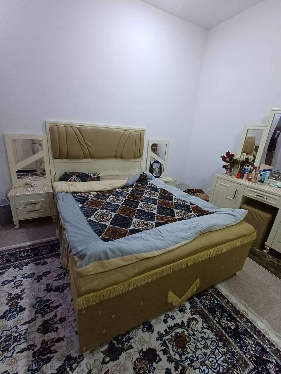 سلام عليكم غرفه البيع هستوني مسكمهه سعر 2400 العنوان الديوانيه طريق دغاره مجمع الكرار ***********
